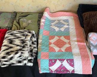 8 Throws, Blankets a Quilt