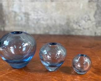 This lot features a set of Holmegaard Rondo vases designed by Per Lütken in aqua blue glass. All three are signed and in good overall condition.

