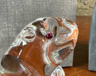 This lot features a set of two Steuben Crystal beaver figurines with garnet eyes, designed by Lloyd Atkins for Steuben in 1975. Comes with a pair of Steuben boxes. 

