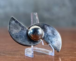This lot features a stunning mid-century sterling silver brooch pin, unsigned, and possibly Danish or Scandinavian with a total approx. weight of 41.00 grams.
