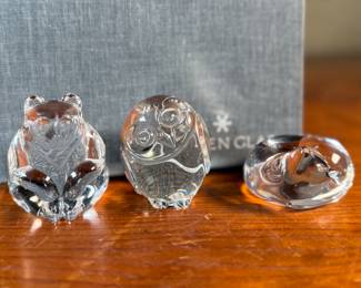 This lot features a collection of five (5) animal themed Steuben Glass sculptures, with five cases to accompany them. Steuben Glass is an American art glass company founded in Corning, New York, in 1903 by Frederick Carder. Originally known for colored glass, it shifted to brilliant clear crystal in the 1930s after being acquired by Corning Glass Works (now Corning Inc.) in 1918. The brand was sold in 2008, production ceased in 2011, and was reacquired by Corning Inc., which now oversees its production and sales through the Corning Museum of Glass.
