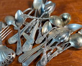 This lot features a collection of sterling silver utensils with a total approx. weight of 617.2 grams.
