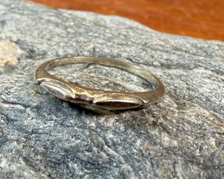 This lot features a 14k white gold band in a size 6.75, with a total approx. weight of 1.51 grams.
