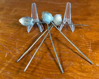 This lot features a collection of five (5) antique sterling silver tea or matcha straws with a total approx. weight of 28.57 grams.
