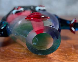 This lot features an Italian Murano glass face sculpture, circa 1970s. This sculpture is in good overall condition and measures, 10.5” H x 11.5” W x 3.5” D. There is a small chip on the lower base shown in photos that is hardly noticeable.
