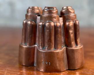 This lot features a Victorian copper pudding mold with maker mark present as shown in photos. Appears to read, "Spiers & Pond". Copper molds were popular during the Victorian era and were a sign of wealth and status. This mold measures, 4.5” H x 5” W x 5” D.
