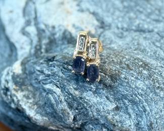 This lot features a pair of 10k gold earrings, each with a few diamonds and a sapphire center stone. This pair has a total approx. weight of 2.30 grams.
