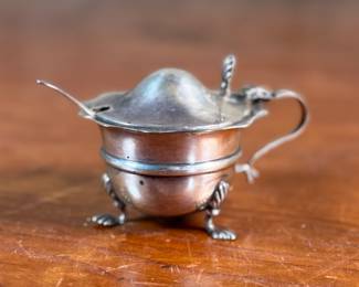 This lot features an antique sterling silver mustard pot with spoon. Marked as shown in photos with a total approx. weight of 62.08 grams.
