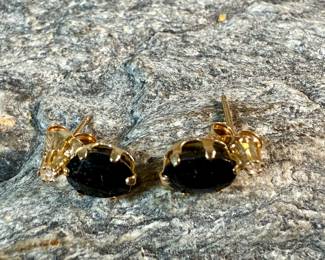 This lot features a pair of stunning 14k gold earrings, each with sapphire & a diamond. This pair has a total approx. weight of .72 grams.
