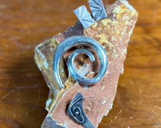 This lot features a collection of modernist sterling silver jewelry including a brooch, a pendant, and a pair of earrings with a total approx. weight of 18.70 grams.

