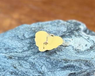 This lot features a 14k gold heart pendant with a total approx. weight of 1.82 grams. Signed, "HANA" as shown in photos.
