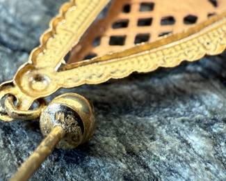 This lot features a pair of vintage 14k gold earrings with a total approx. weight of 1.03 grams.
