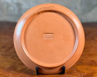 This lot features a piece of Seminario ceramics from Peru. The style, known as Seminario, was developed by Peruvian artists Pablo Seminario and his partner Marilú Behar. Based in the town of Urubamba in the Sacred Valley of the Incas, the artists’ work is inspired by the techniques and motifs of ancient Peruvian cultures, with a contemporary influence and unique artistic expression. Pablo Seminario’s work has been acquired by several museums, including the Smithsonian. This place measures, 7.75” across.
