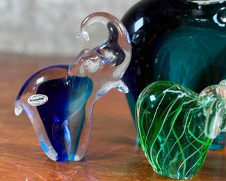 This lot features four (4) glass blown elephants from various countries around the world. Included are Murano, Kisslinger, & more. All appear to be in very good condition.
