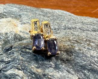 This lot features a pair of 10k gold earrings, each with a few diamonds and a sapphire center stone. This pair has a total approx. weight of 2.30 grams.
