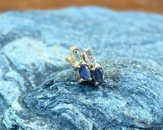This lot features a pair of 10k gold earrings, each with a few diamonds and a sapphire center stone. This pair has a total approx. weight of 2.30 grams.
