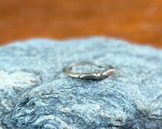 This lot features a 14k white gold band in a size 6.75, with a total approx. weight of 1.51 grams.
