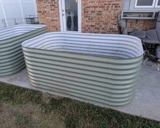 Large Galvanized Metal Raised Garden Beds
Outdoor galvanized steel raised garden bed, rectangular shape. Durable metal planter for vegetables, herbs, flowers. Backyard gardening, urban farming, outdoor planter box.