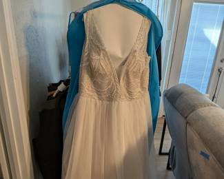 $1000 Plus Size Beaded Wedding Dress
Beautiful plus size wedding gown in ivory with delicate beaded lace bodice and flowing tulle skirt. V-neck design with intricate beadwork detail. Romantic, elegant style perfect for weddings, formal events, or photoshoots. Plus size wedding dress, bridal gown, formal dress, champagne wedding dress, tulle gown, beaded wedding dress.