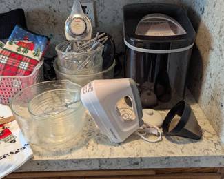 Countertop ice maker