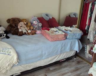 Trundle bed