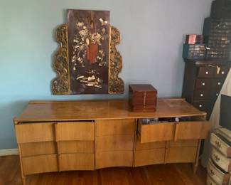 M.C.M. Vanleigh Dresser
