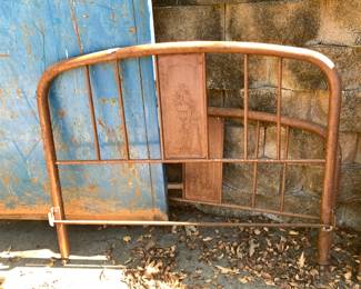 #214 Rusty Iron Full Size Bed - Headboard/Footboard - no side rails $20.00