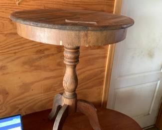 #104 round end table pedestal 21x30 $25.00
