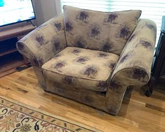 #12 horse club chair as is (dog hair) $25.00
