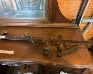 #357 Metal Cotton Scale PSNWC Brand w/weights , hook $30.00