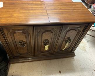 #77 Drexel bar with 2 folding doors slide out top 43-61x19x33 $75.00