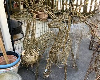 #204 Set of 2 Reindeer w/Glitter $25.00