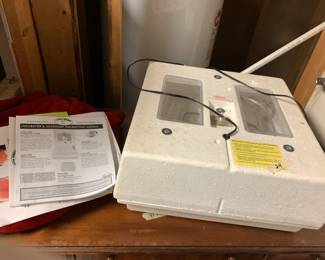 #183 Little Giant Incubator $24.00