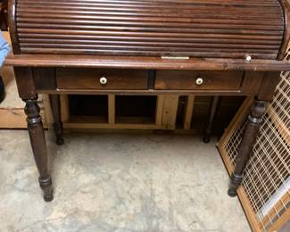 #176 Wood roll-top Desk w/5 drawers - 41x22x44 (as is condition) $45.00