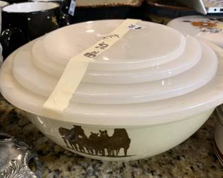 #274 8 pc Kitchen Mixing Bowl Set with lids $20.00