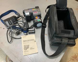 #52 Sony MVC FD91 Digital camera w bag and charger $30.00