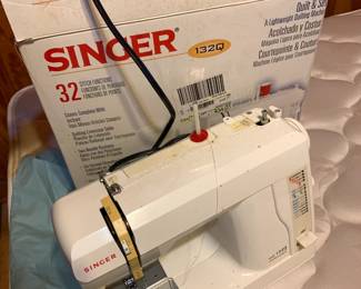 #349 Singer Model 132Q Quilt & Sew Sewing Machine w/Box and attachments $30.00
