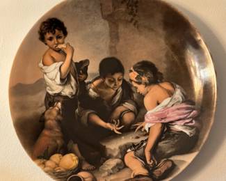 Closer picture of Italian wall are plates.