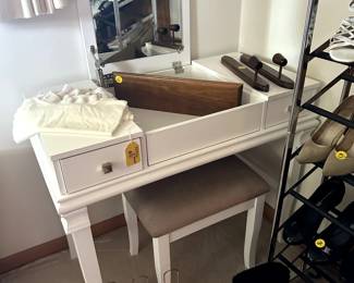 make-up vanity