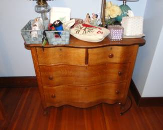 Oak small dresser
