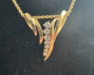 14k V Scroll Pendant w Diamonds