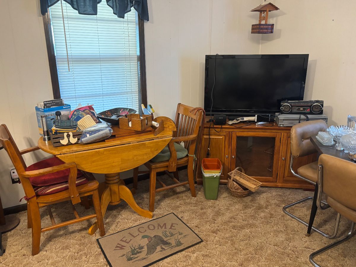Table Chairs, TV, TV Stand
