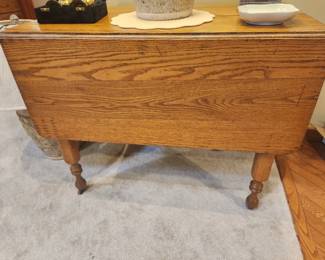 Drop leaf oak table