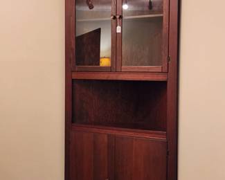 Corner Hutch