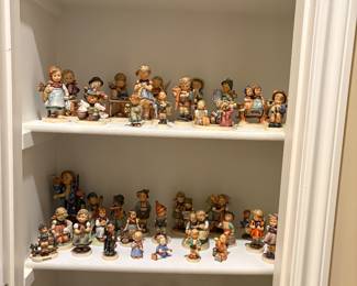 Extensive collection of Gobell Hummel’s extra large, large, medium, and small sizes