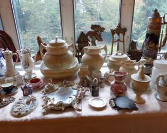 Lots of bric-a-brac including vintage & antiques