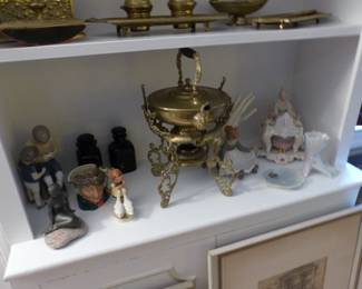 Lots of bric-a-brac including vintage & antiques