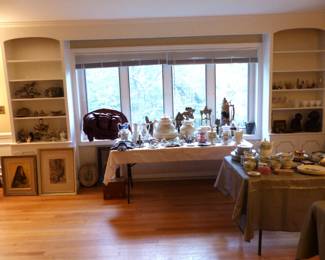 Lots of bric-a-brac including vintage & antiques