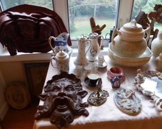Lots of bric-a-brac including vintage & antiques