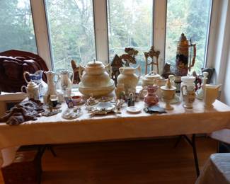Lots of bric-a-brac including vintage & antiques